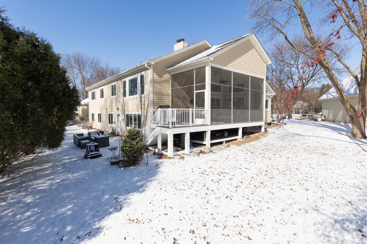 4250 Kingsview Lane N