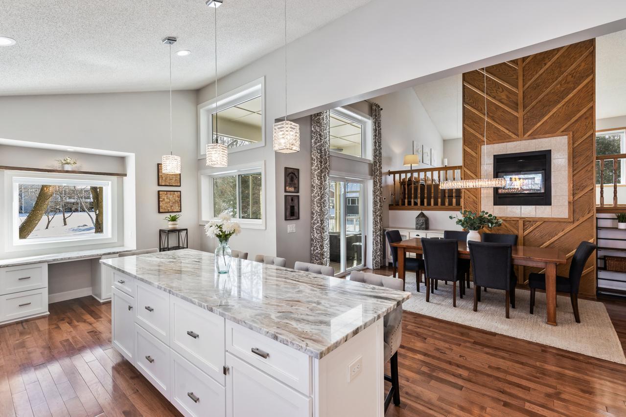 4250 Kingsview Lane N