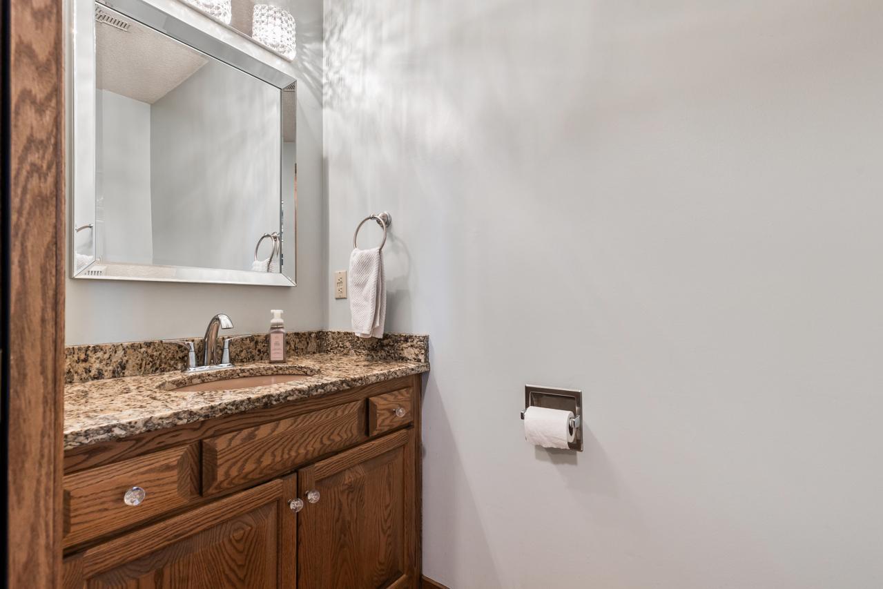 4250 Kingsview Lane N