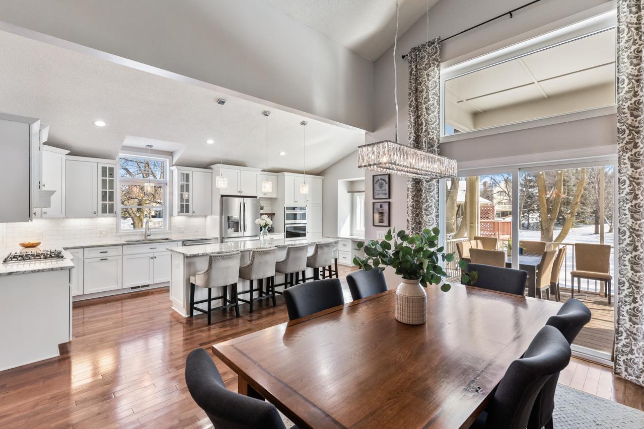 4250 Kingsview Lane N