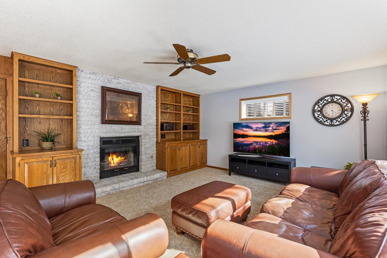 4250 Kingsview Lane N