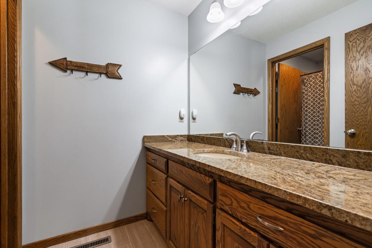 4250 Kingsview Lane N