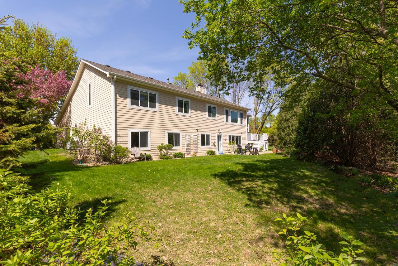 4250 Kingsview Lane N