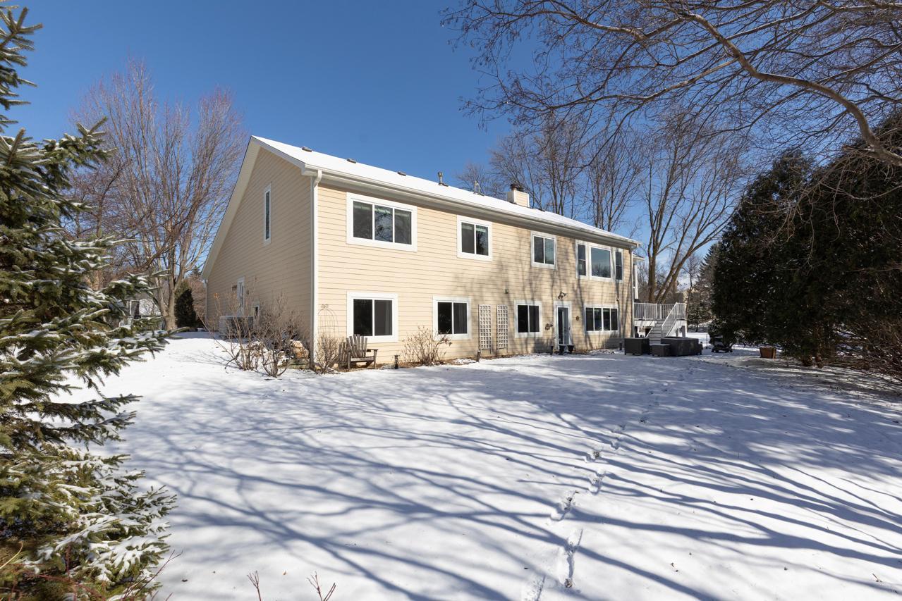 4250 Kingsview Lane N