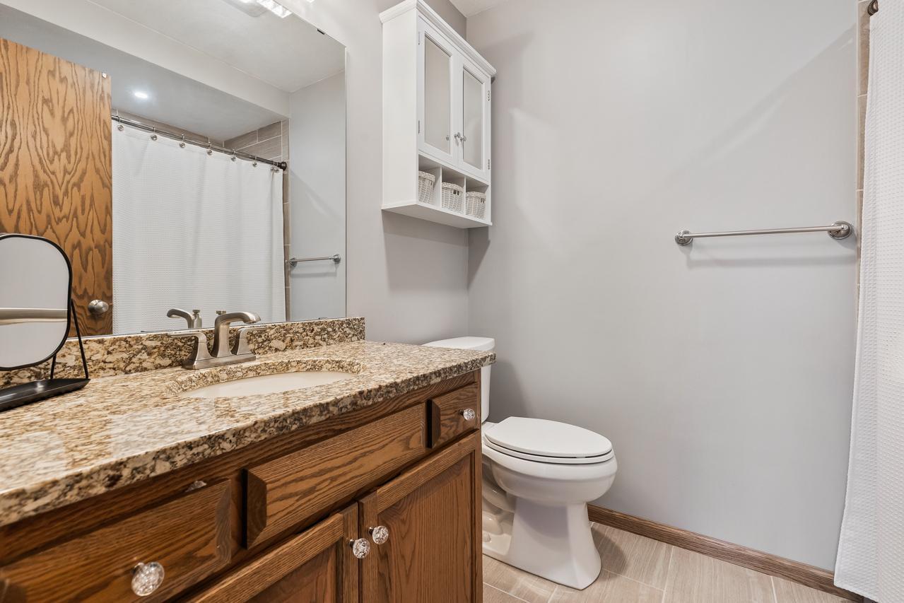 4250 Kingsview Lane N