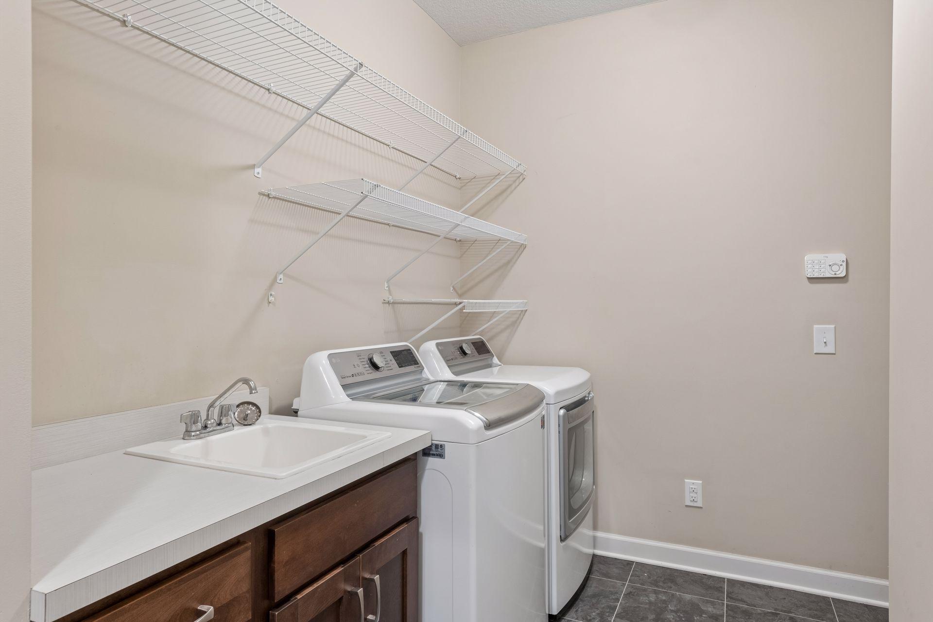 1055 Roselyn Drive