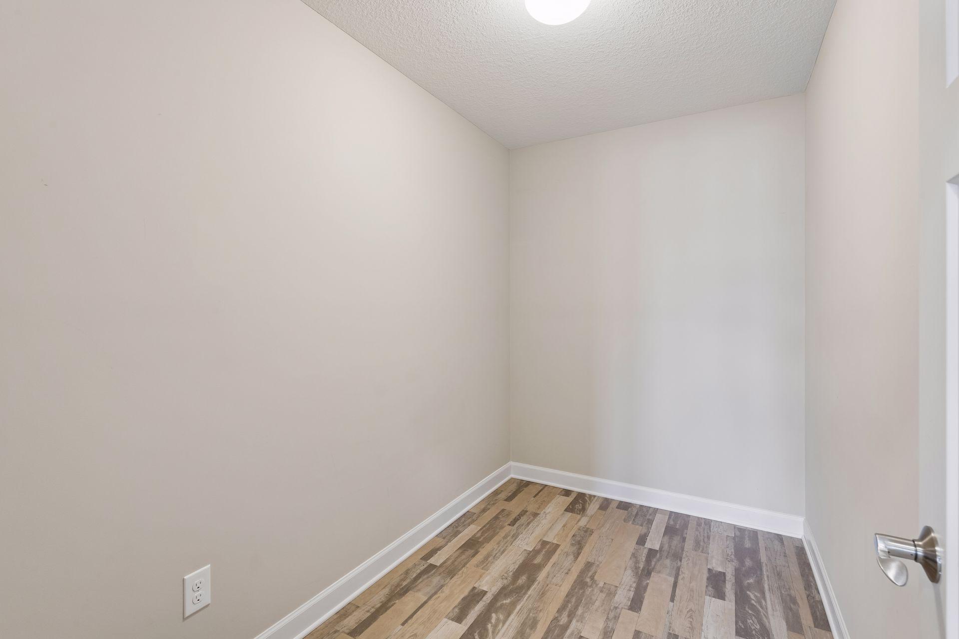 1055 Roselyn Drive