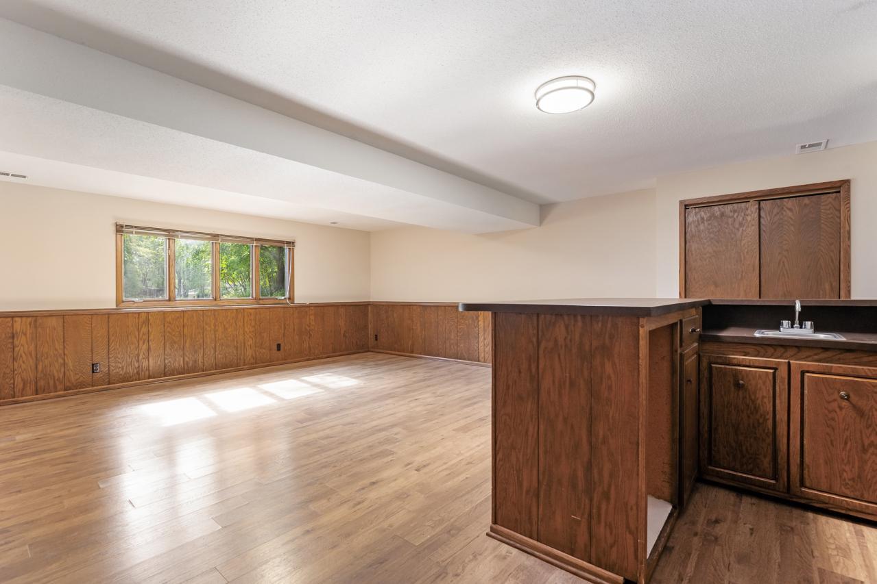 135 Pleasant Lane E