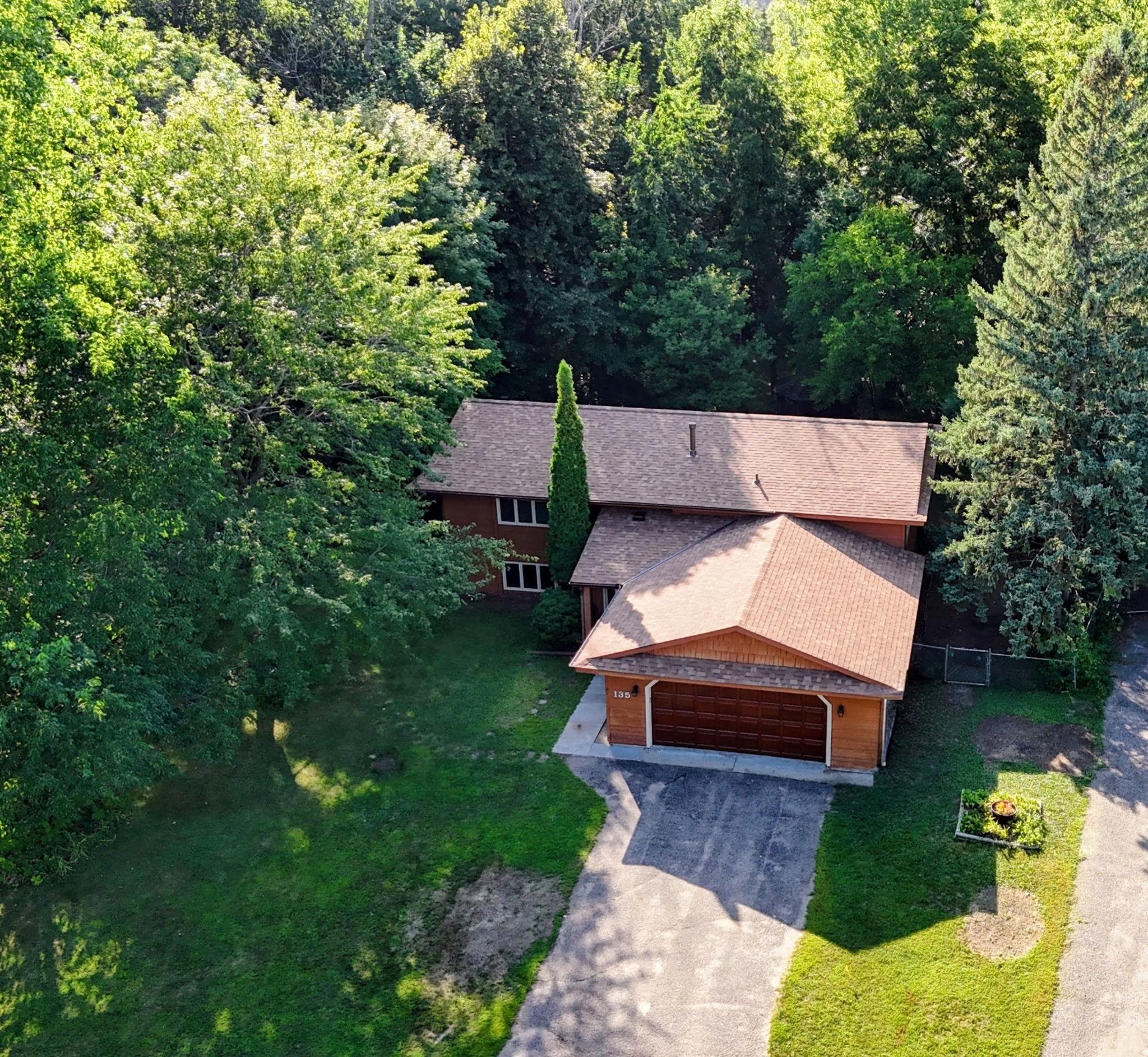 135 Pleasant Lane E