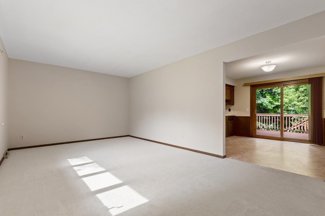 135 Pleasant Lane E