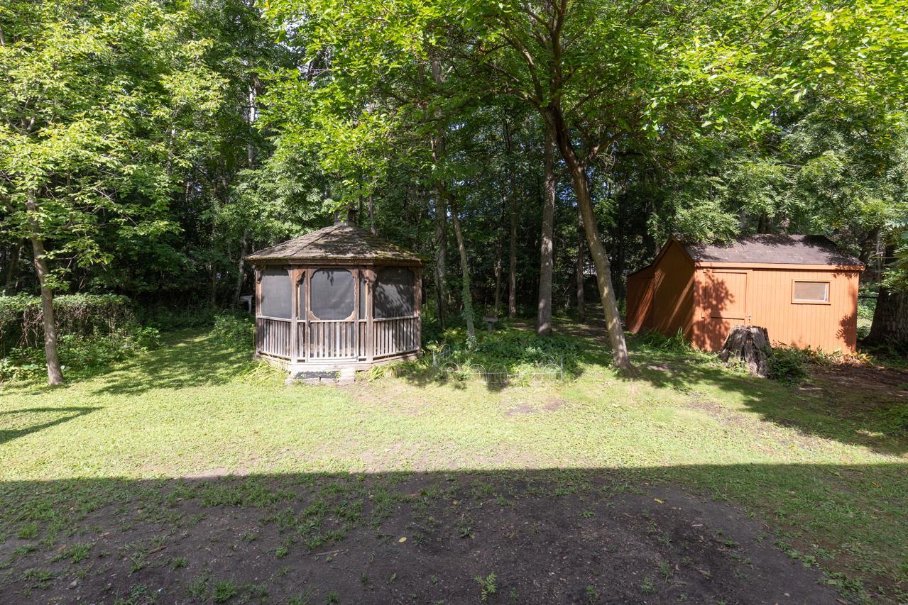 135 Pleasant Lane E