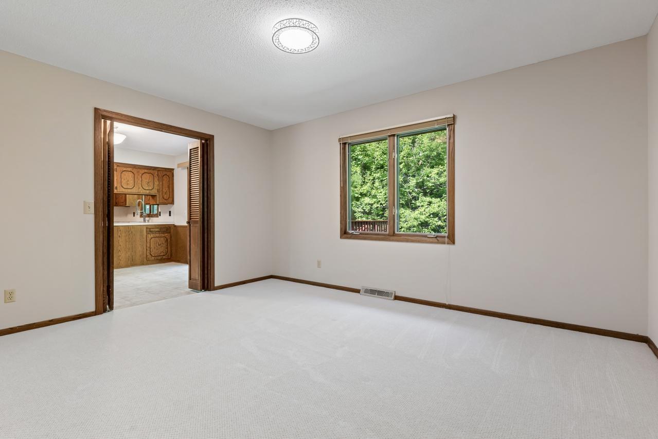135 Pleasant Lane E