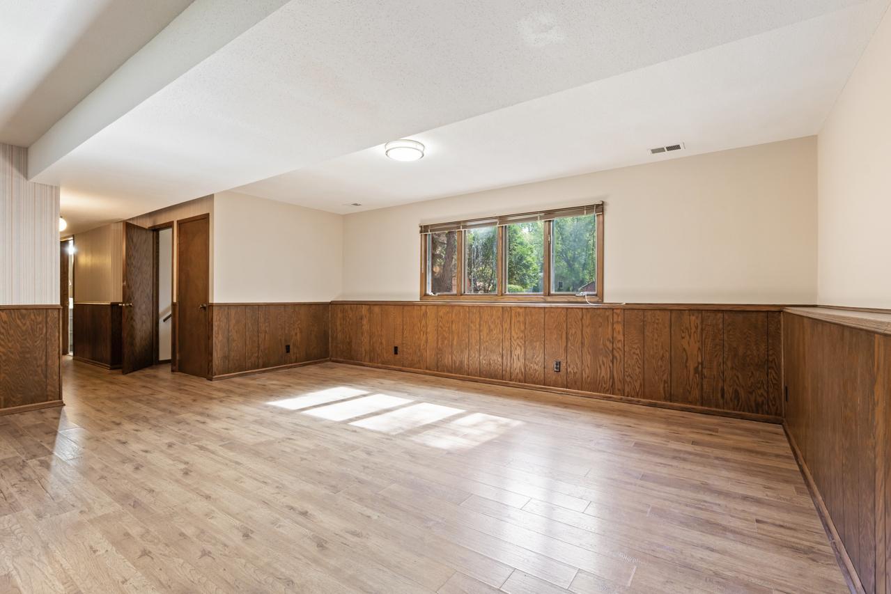 135 Pleasant Lane E