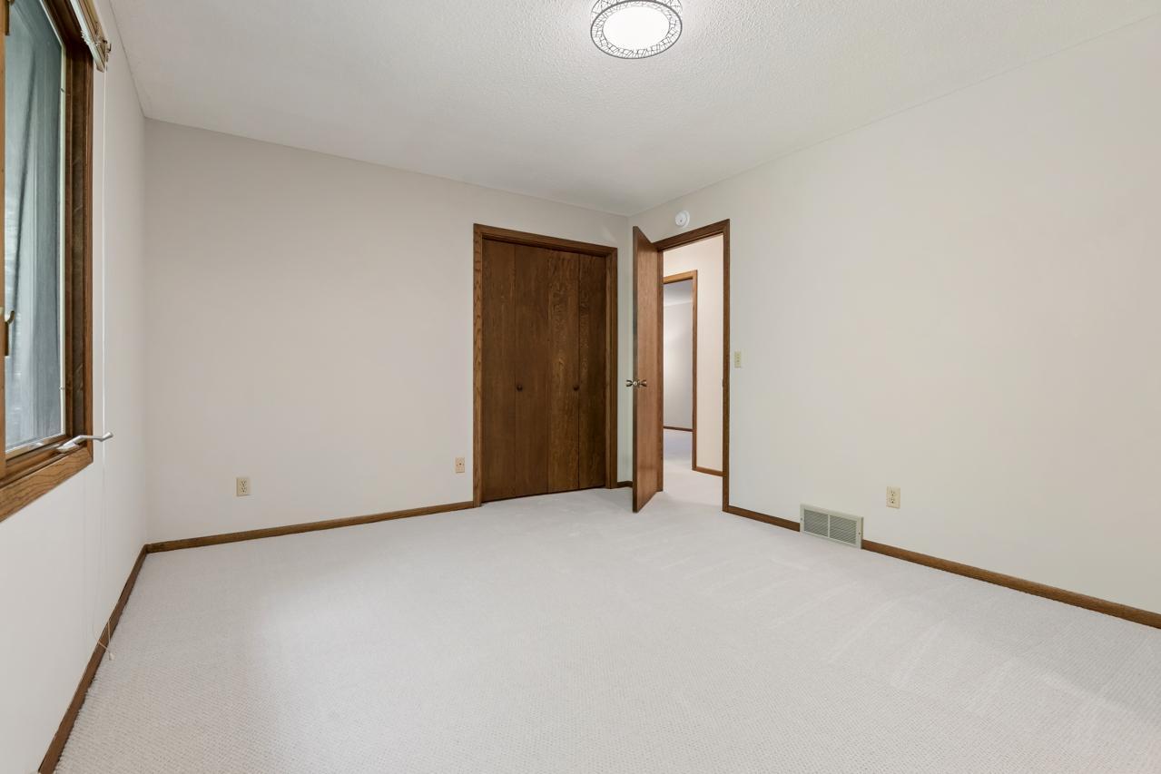135 Pleasant Lane E