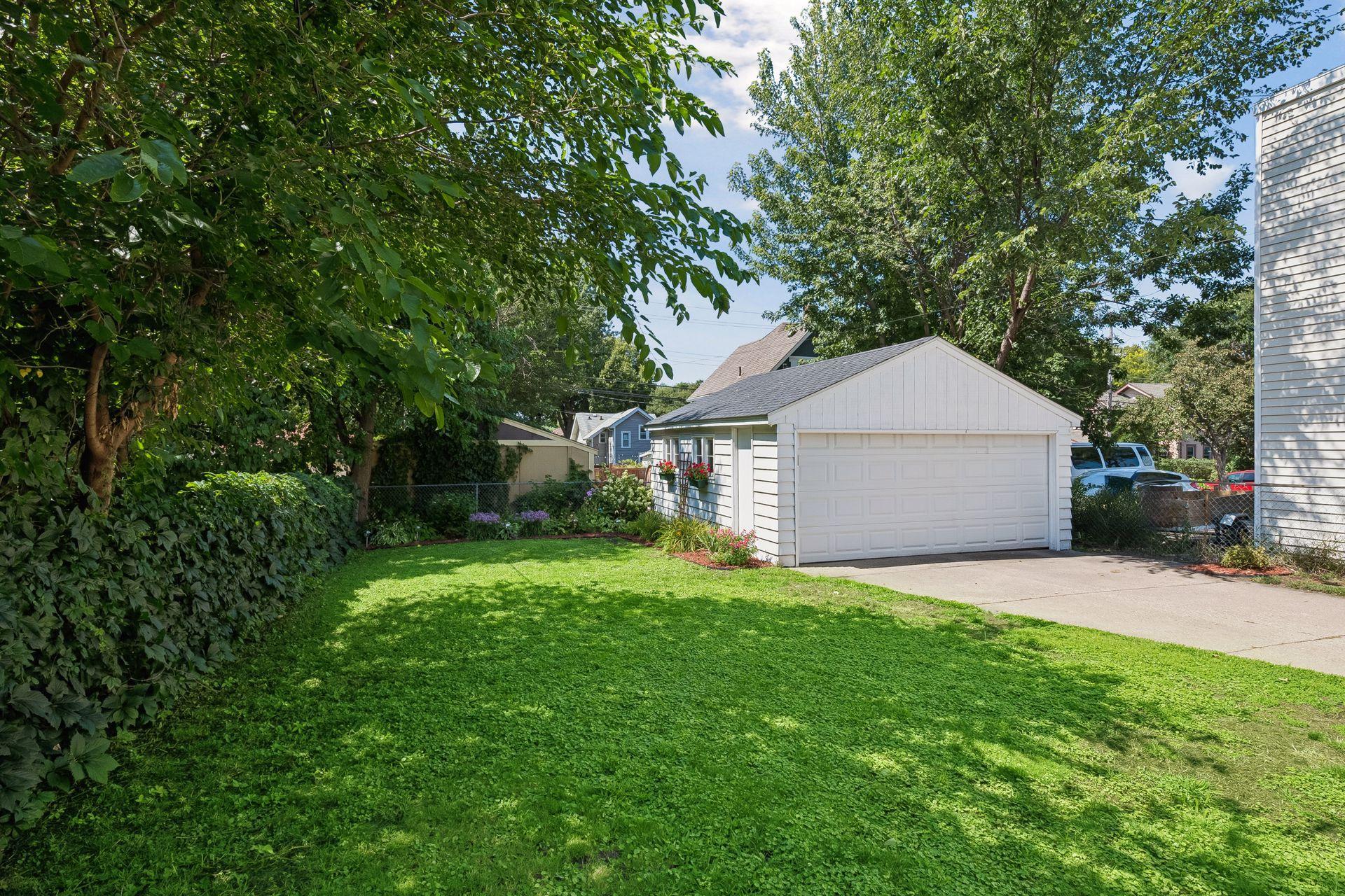 2222 University Avenue NE