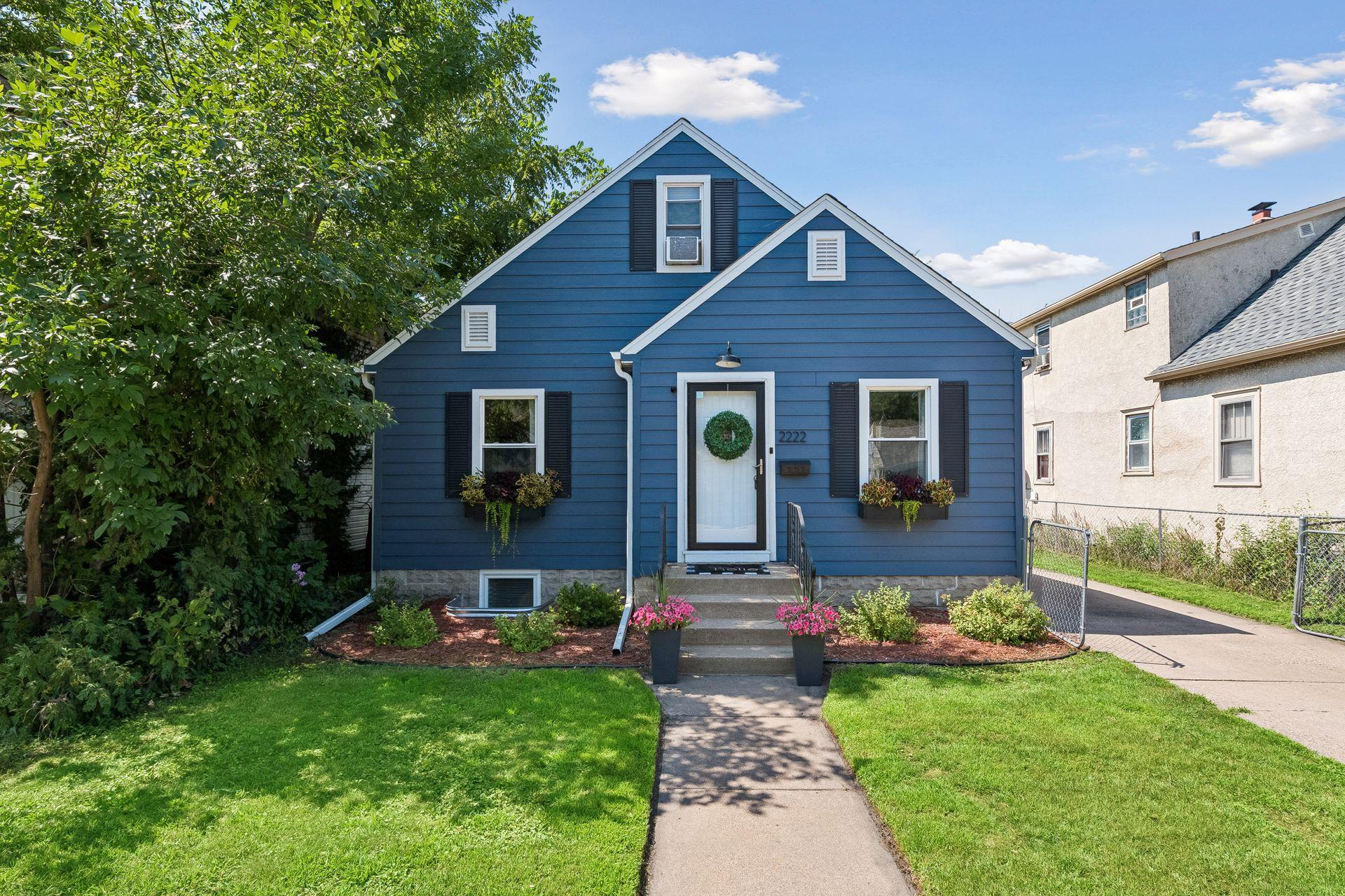 2222 University Avenue NE