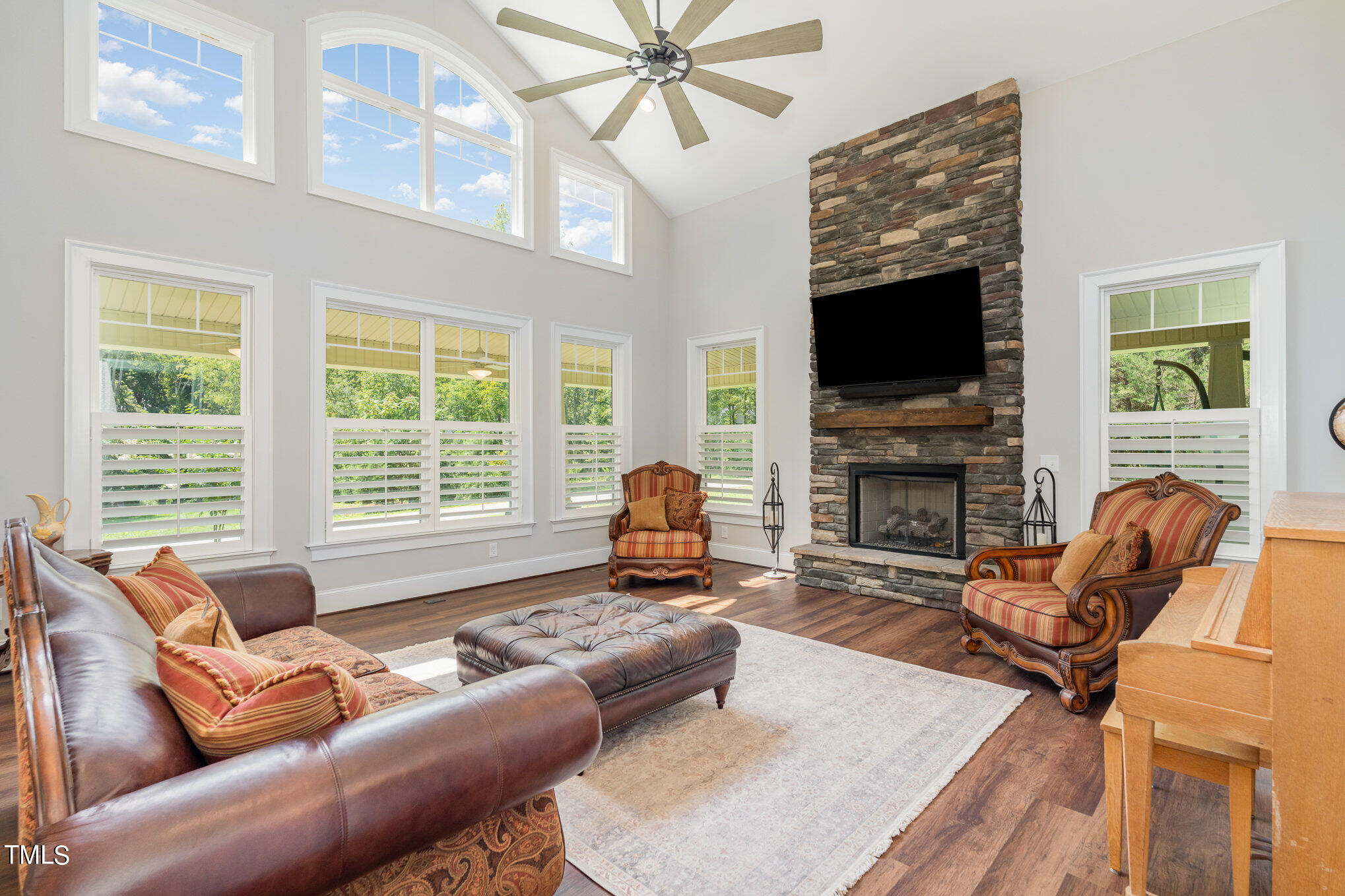 5004 Harvestview Drive