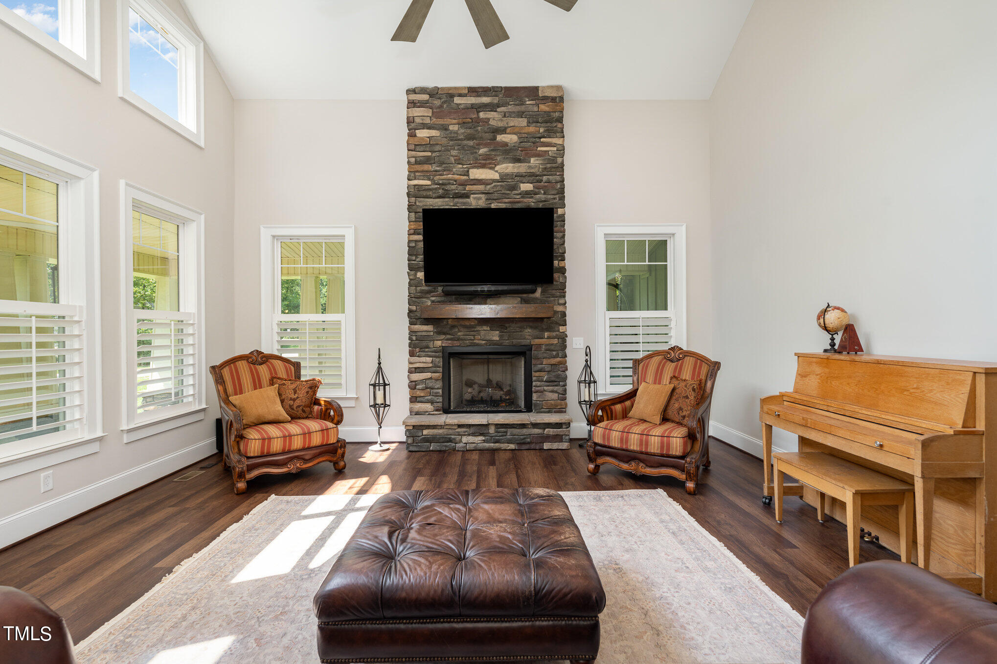 5004 Harvestview Drive