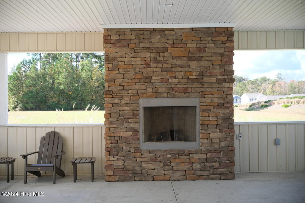 8339 E Highcroft Drive NE