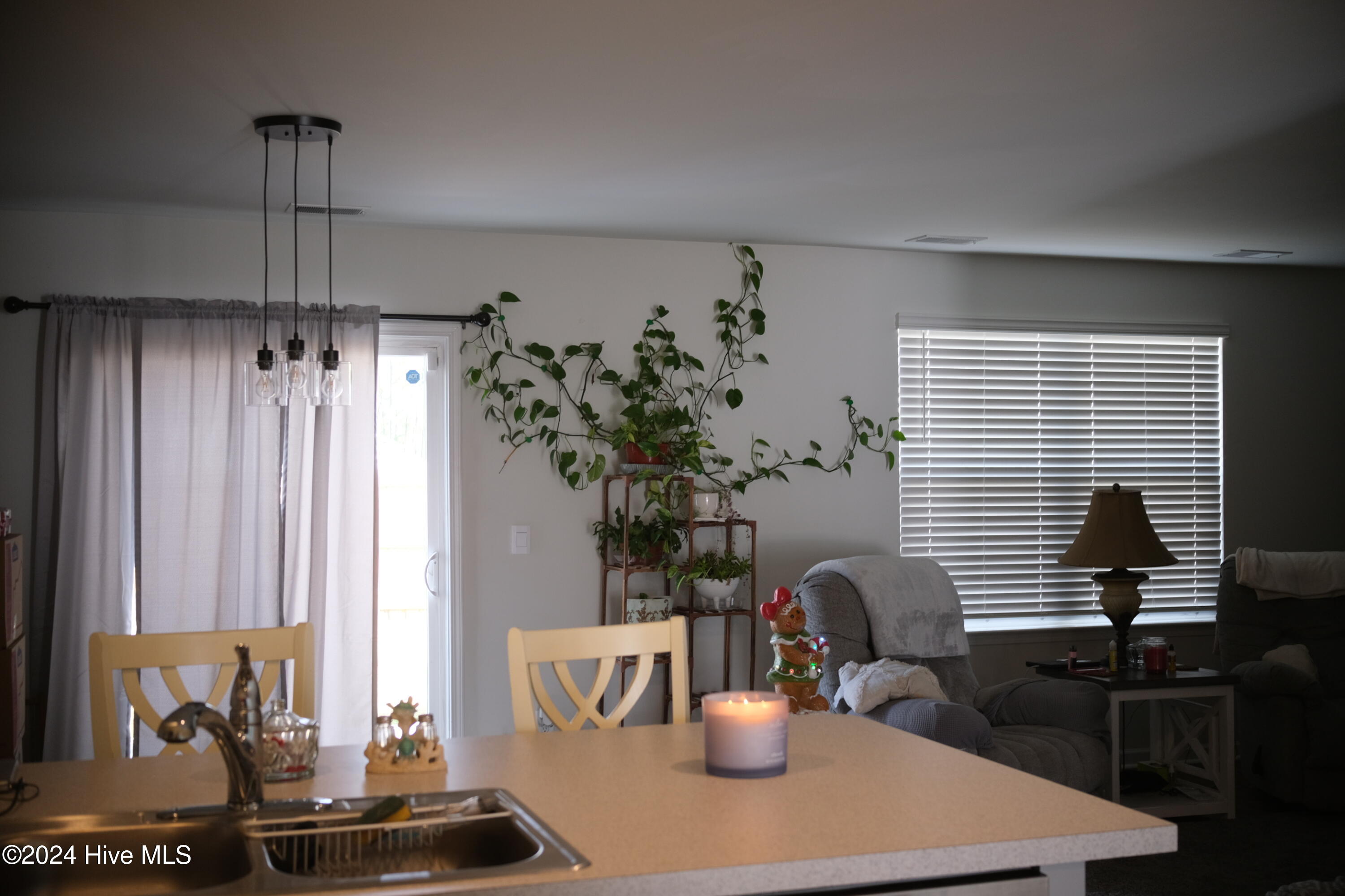 8339 E Highcroft Drive NE