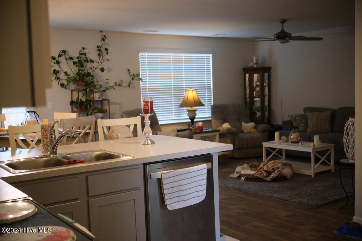 8339 E Highcroft Drive NE