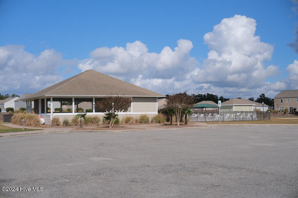 8339 E Highcroft Drive NE