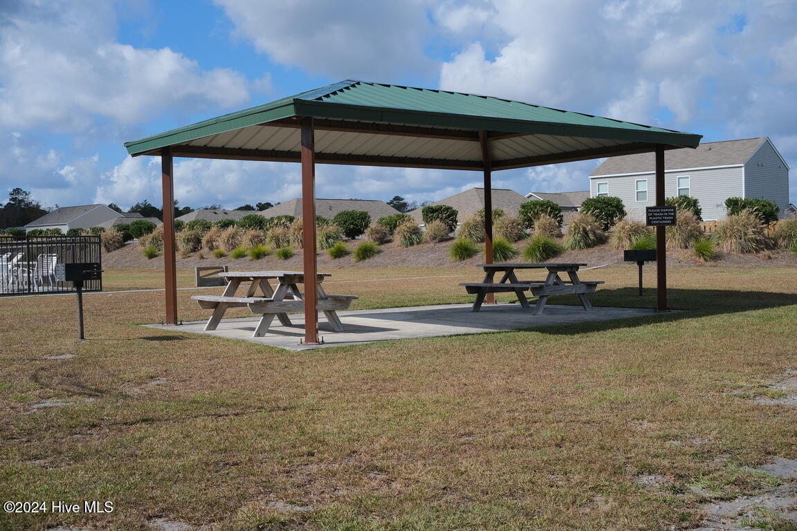 8339 E Highcroft Drive NE