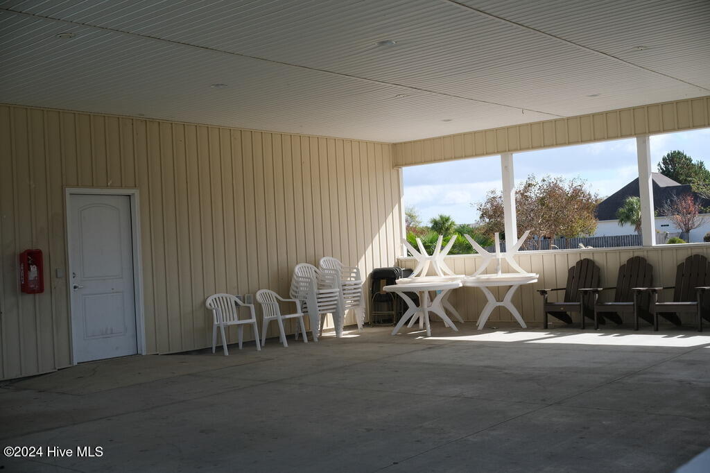 8339 E Highcroft Drive NE