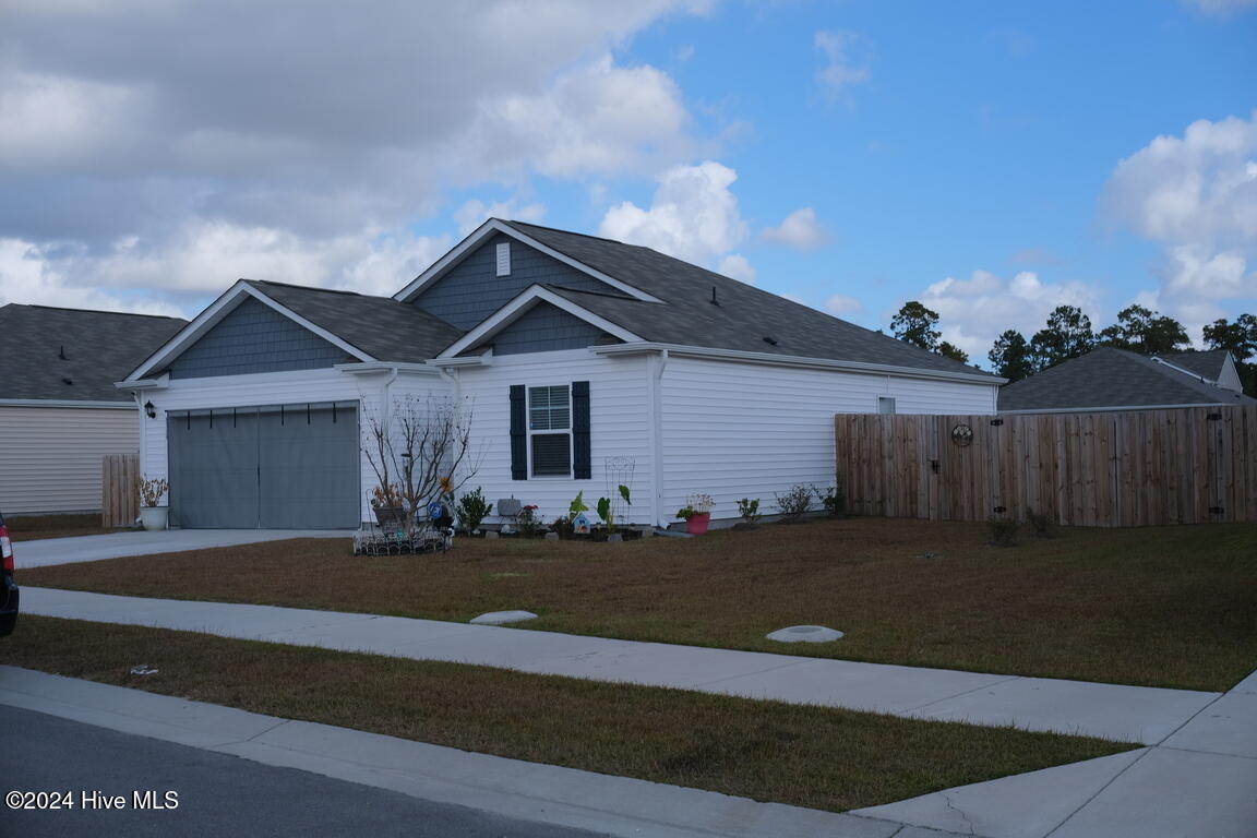 8339 E Highcroft Drive NE