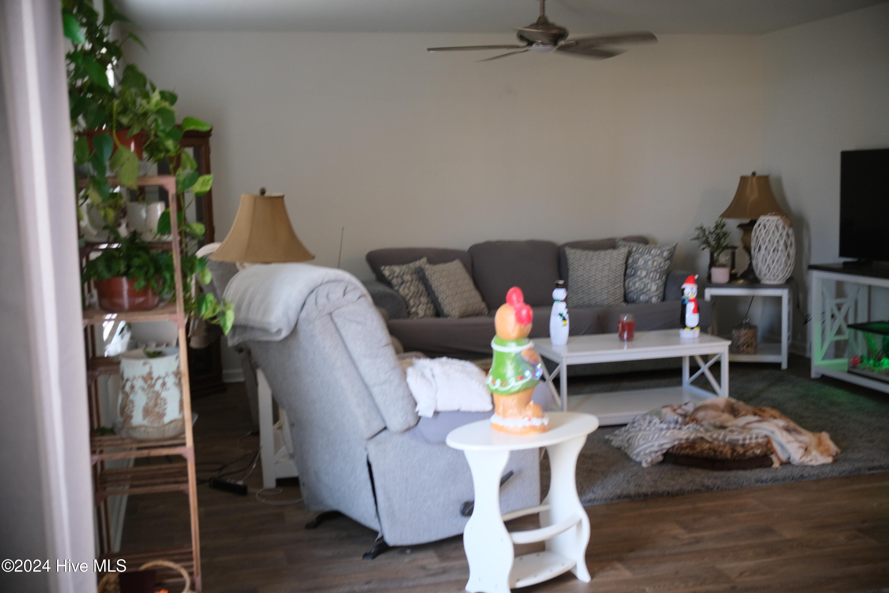 8339 E Highcroft Drive NE