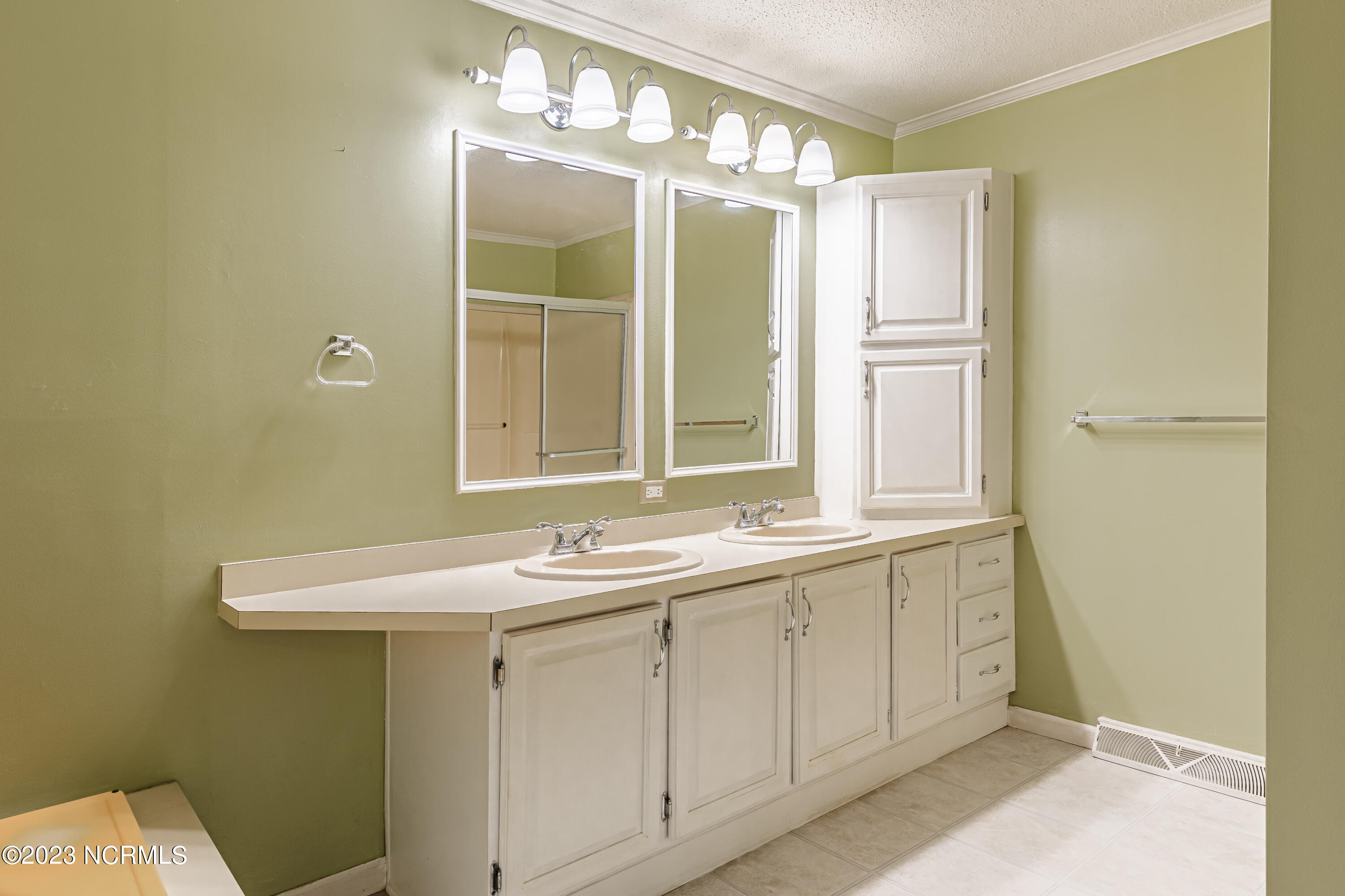 1092 Nautical Lane SW