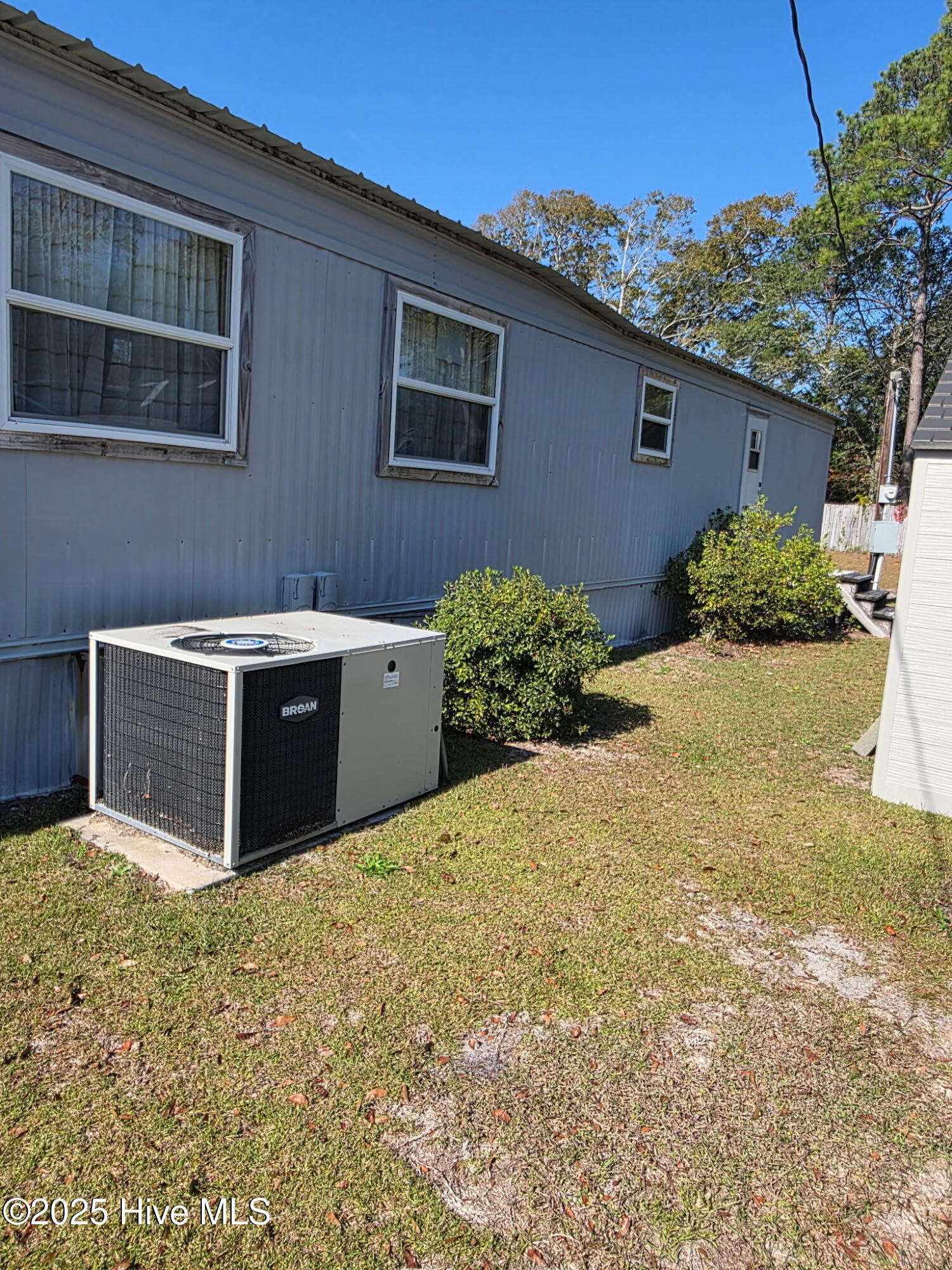 2202 SW Azalea Drive SW