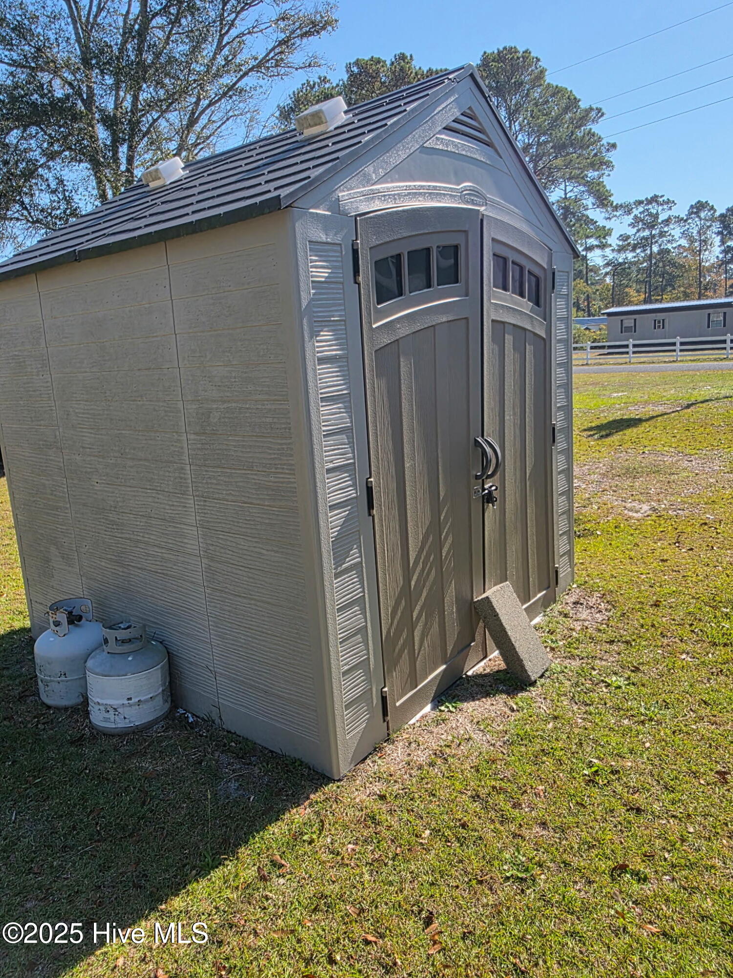 2202 SW Azalea Drive SW