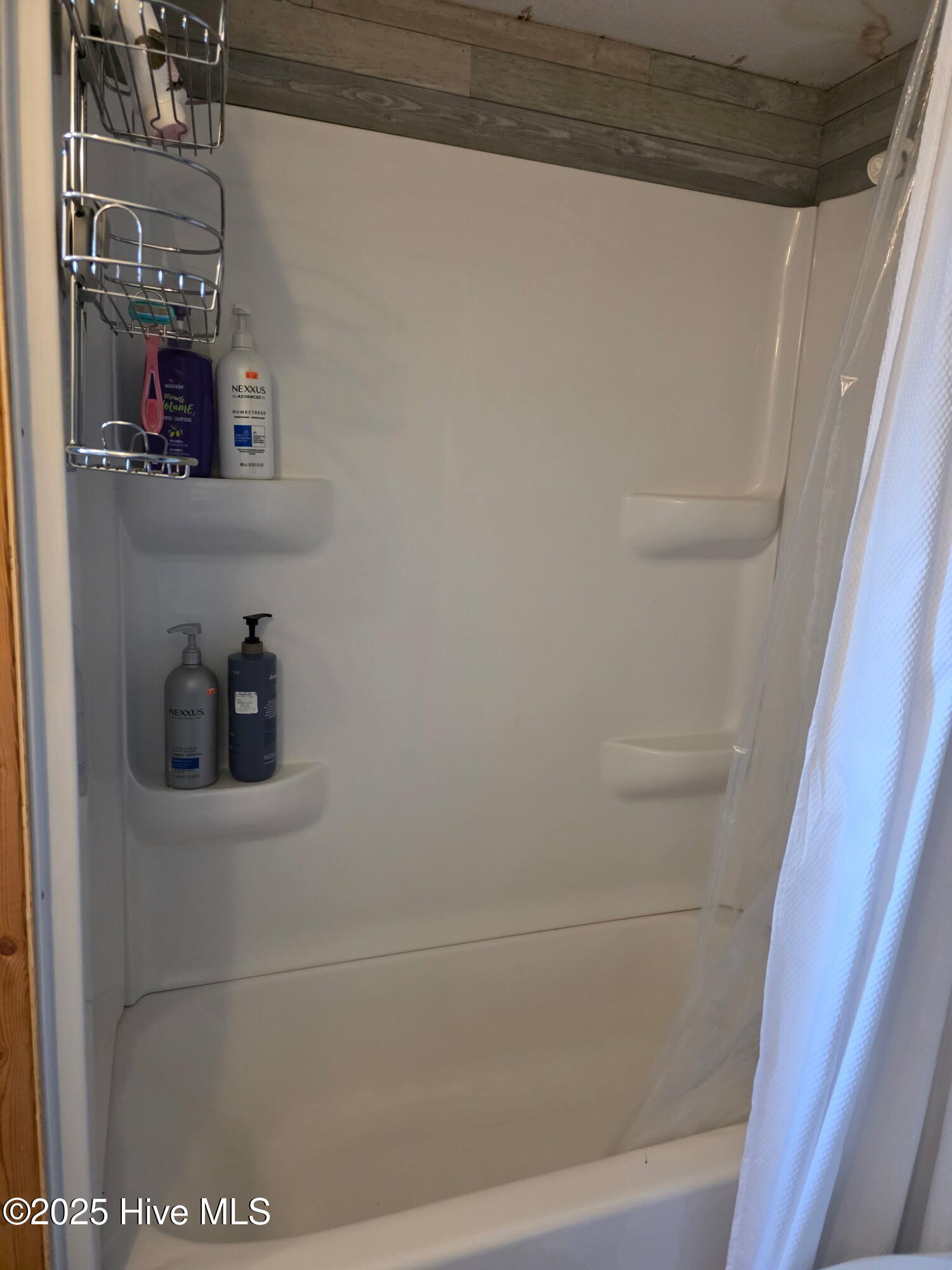 2202 SW Azalea Drive SW