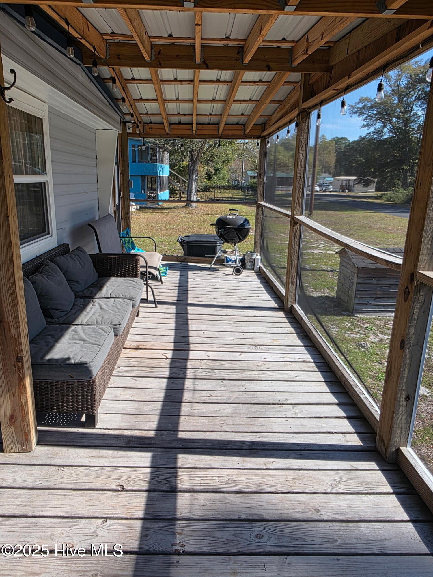 2202 SW Azalea Drive SW