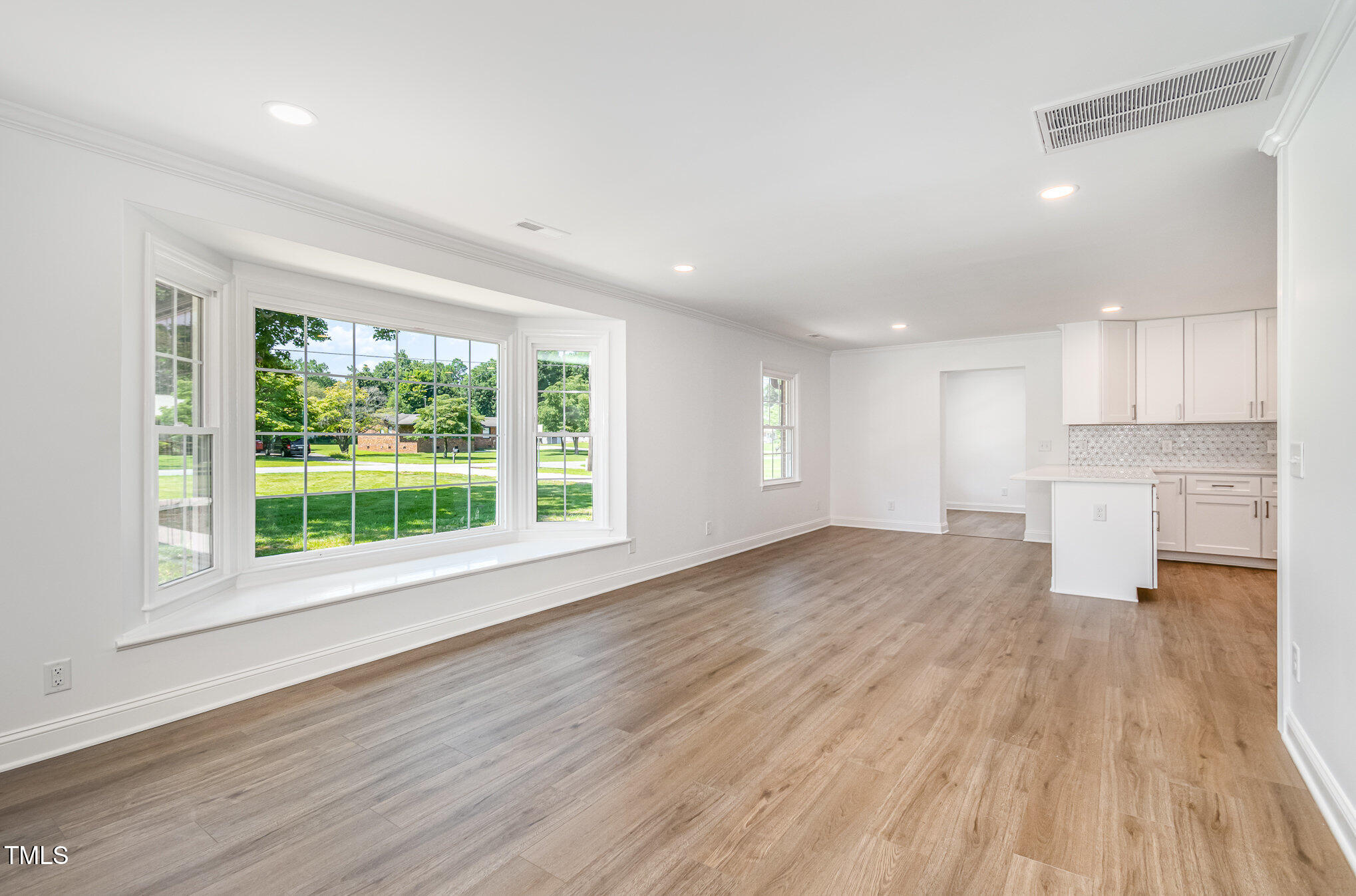 5211 Ventura Drive