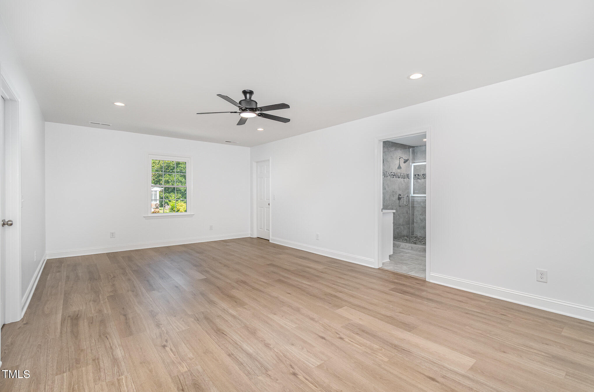 5211 Ventura Drive