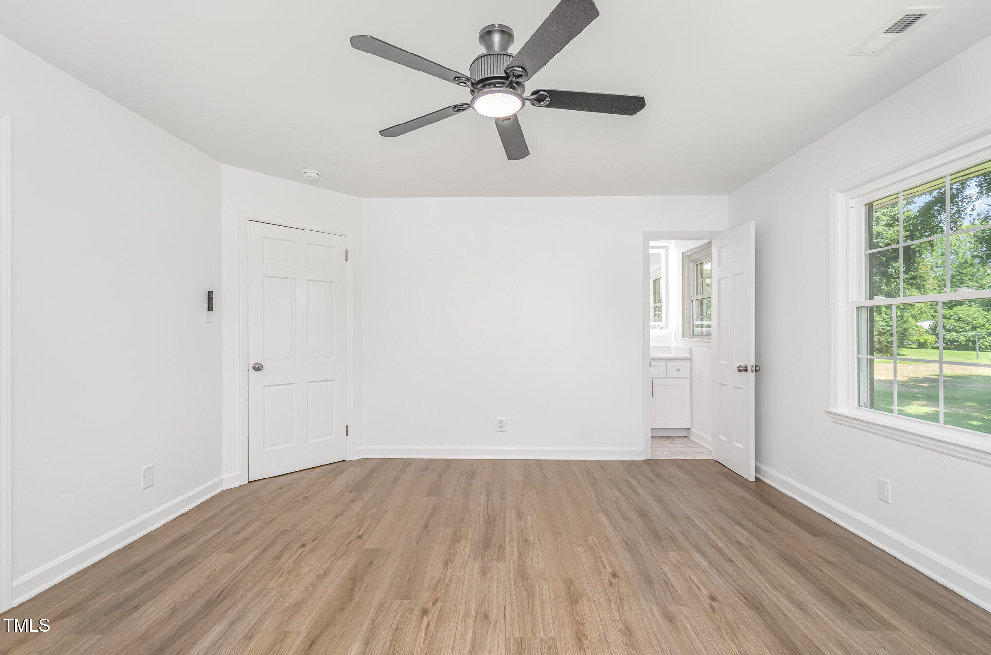 5211 Ventura Drive