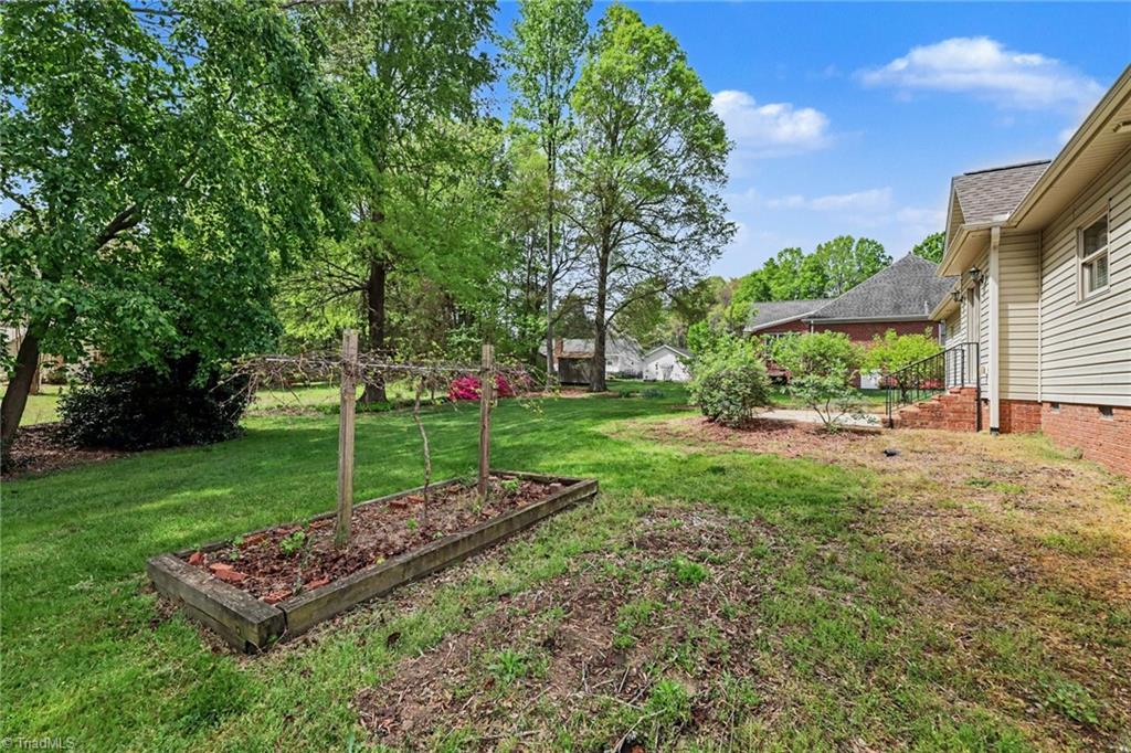 411 Spring Hill Lane