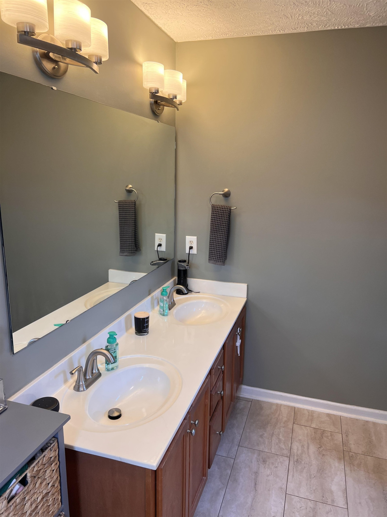 1507 Royal Springs Street