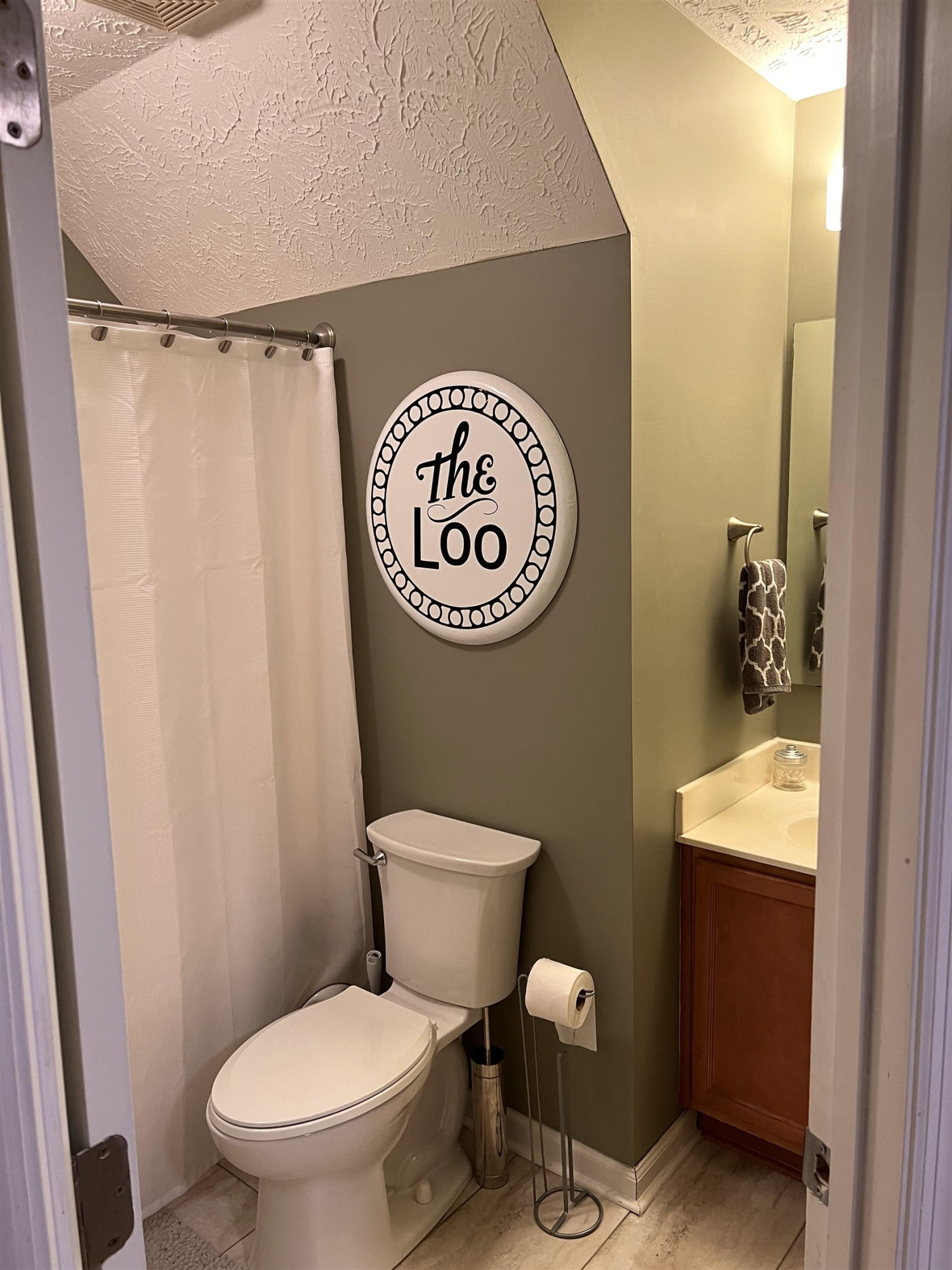 1507 Royal Springs Street