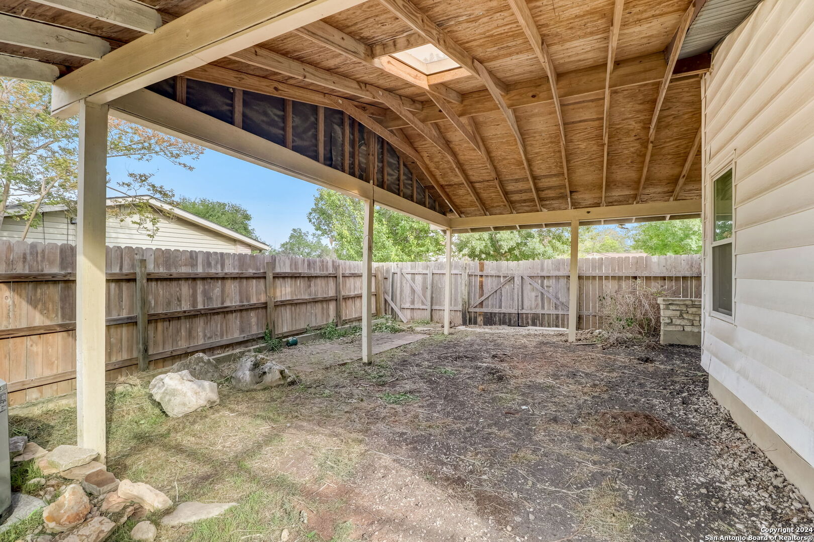 127 WHITECLIFF DR