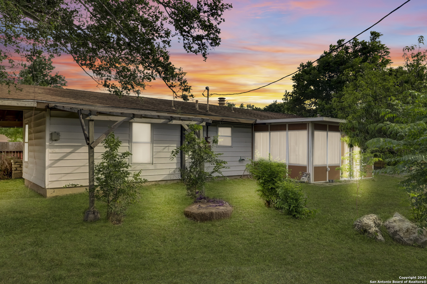 127 WHITECLIFF DR