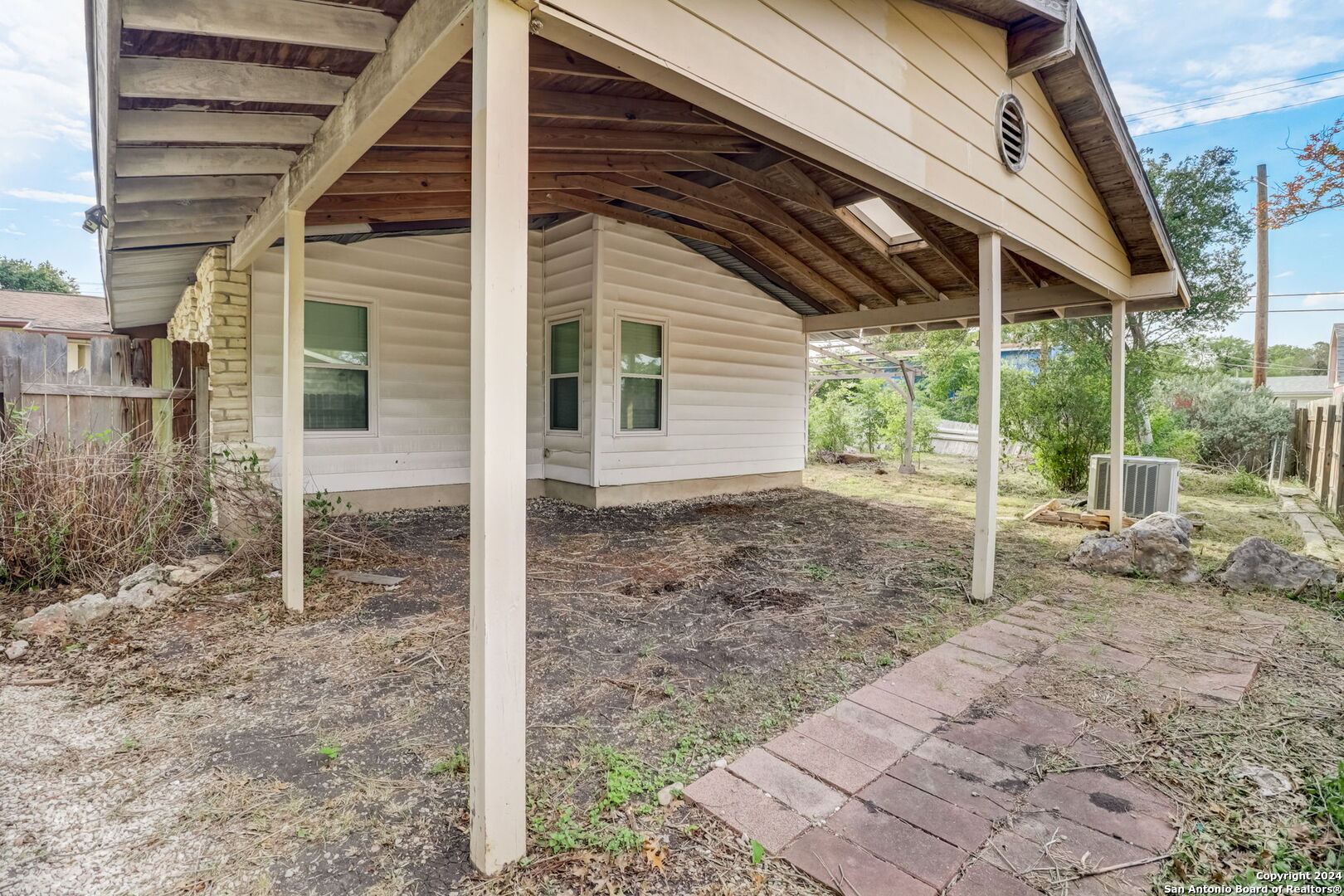 127 WHITECLIFF DR