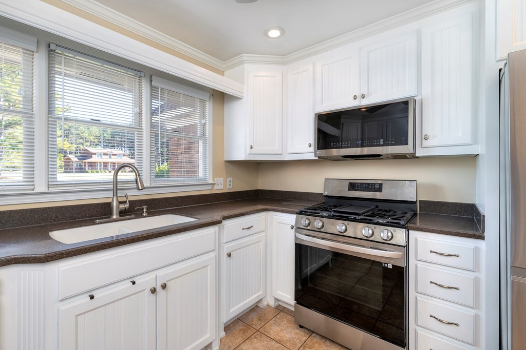 395 E Emerald Lake Dr