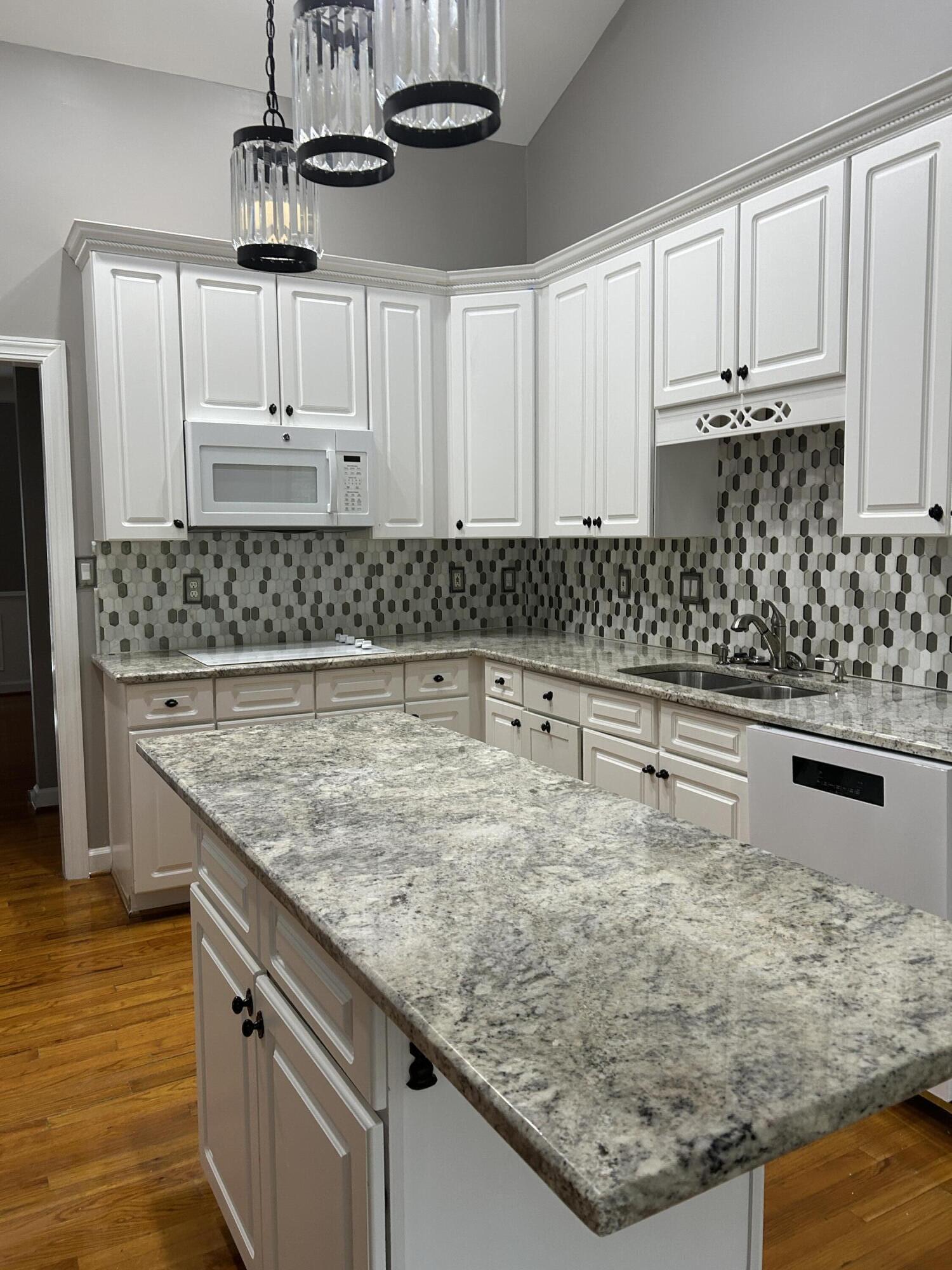 216 Hope Road, Columbia