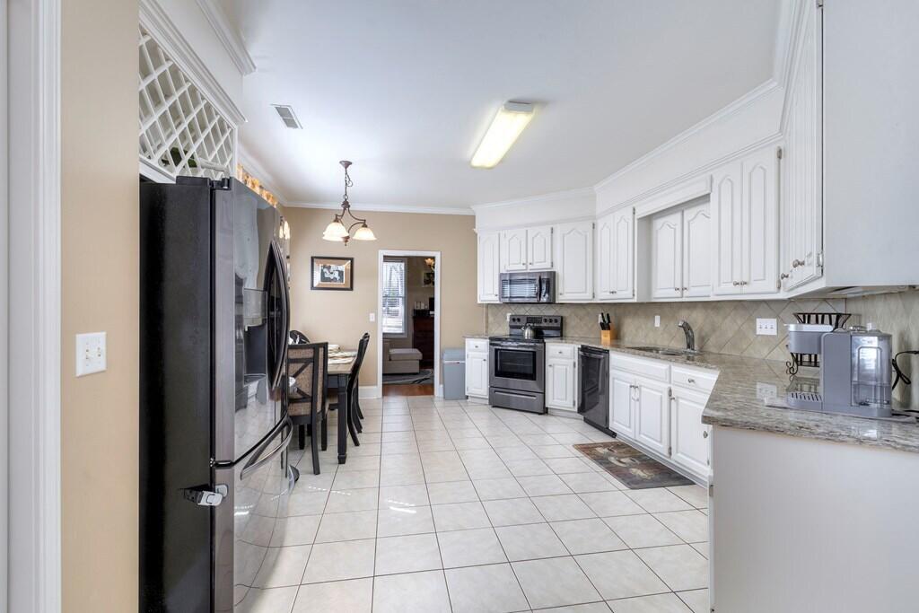 3200 Mayflower Lane
