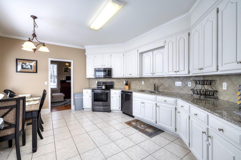 3200 Mayflower Lane