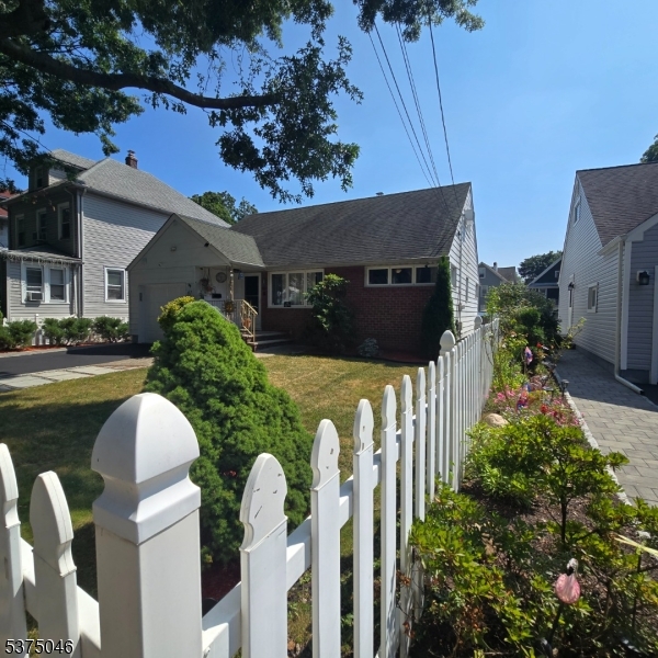 61 Hobart St