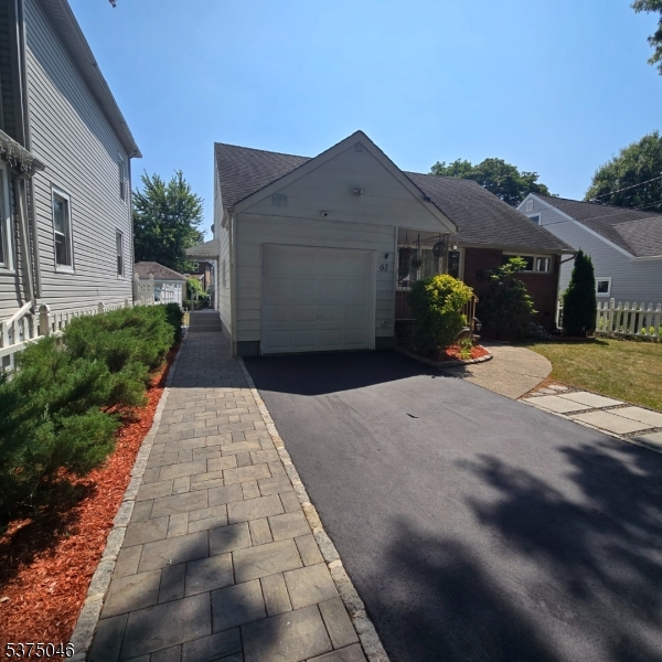 61 Hobart St